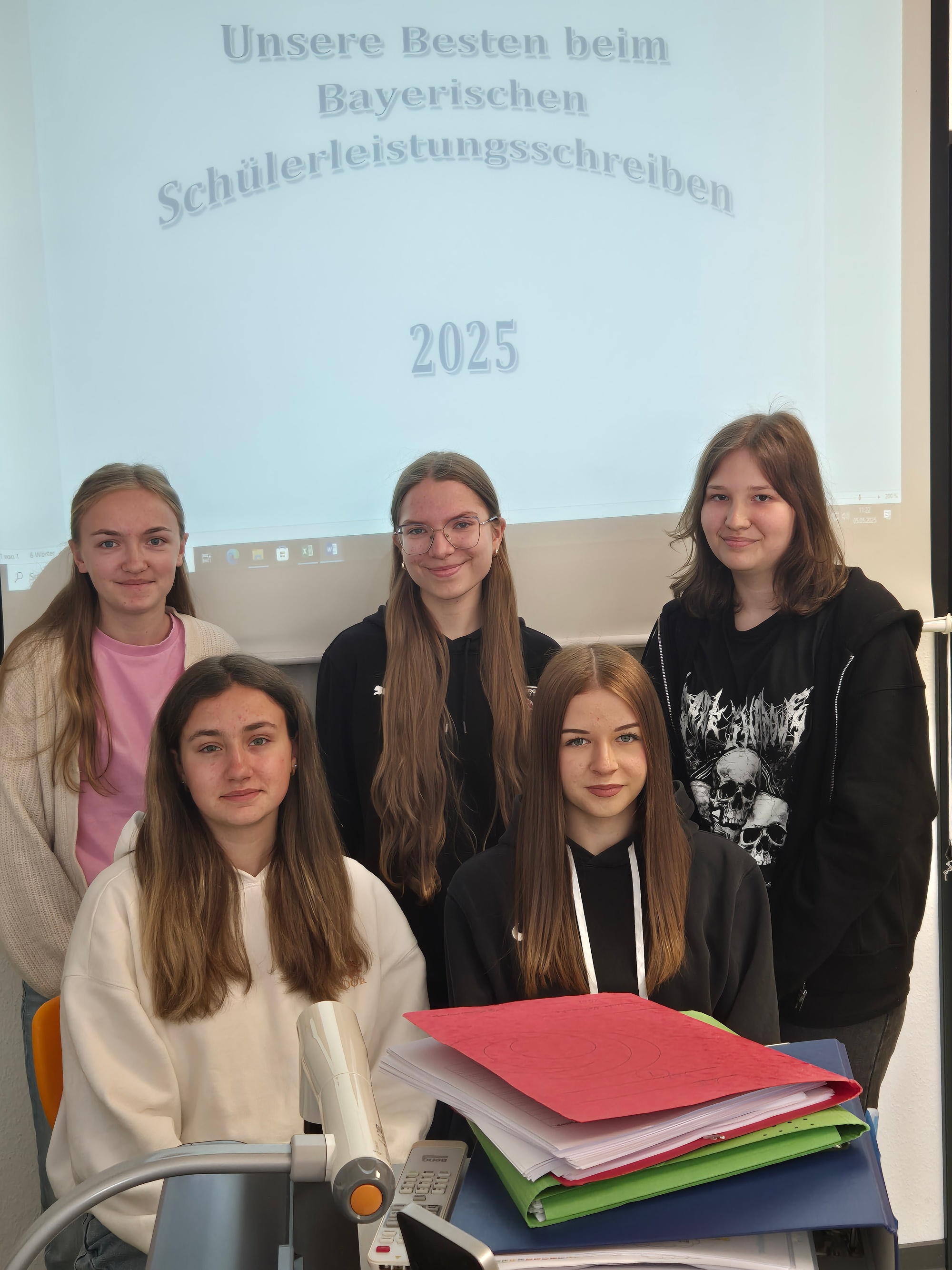 Vorne von links nach rechts: Johanna Feiler, Sanny Göbhardt Hinten von links nach rechts: Pauline Hümmer, Lea Rieck, Evelyn Sukau