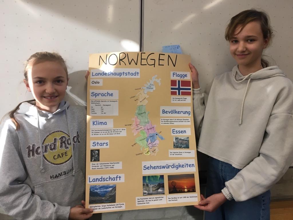 Plakatpräsentation zu verschiedenen Ländern Europas.