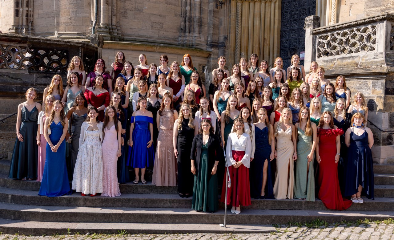 Gruppenfoto 2025 Dom draußen