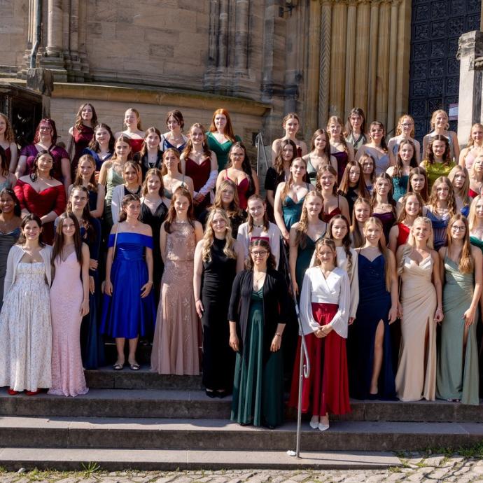 Gruppenfoto 2025 Dom draußen