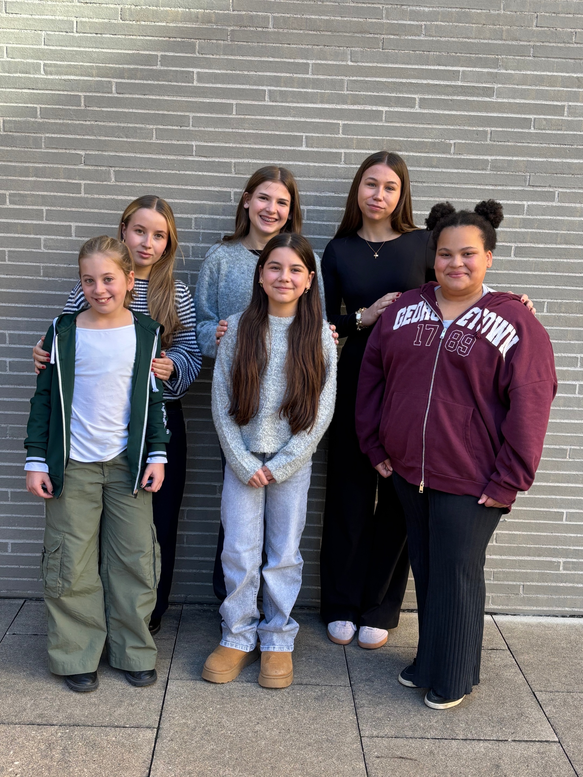 Theresa Blecha 5aR, Yara Horn 5bR, Layla Azzan 6dR