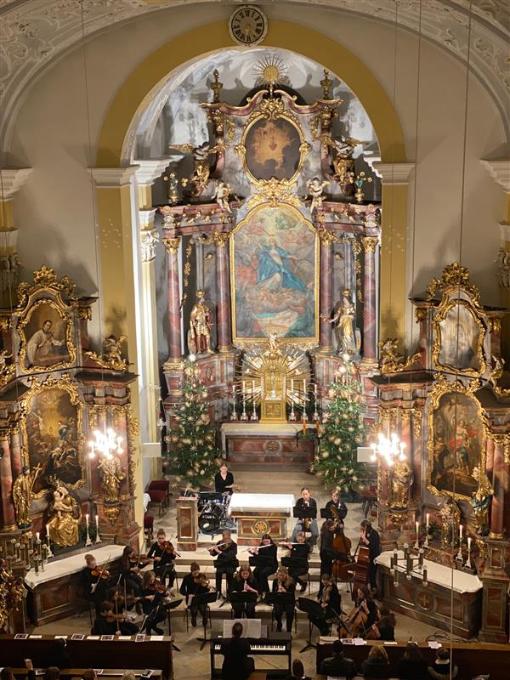 Stimmungsvolles Weihnachtskonzert in der Institutskirche